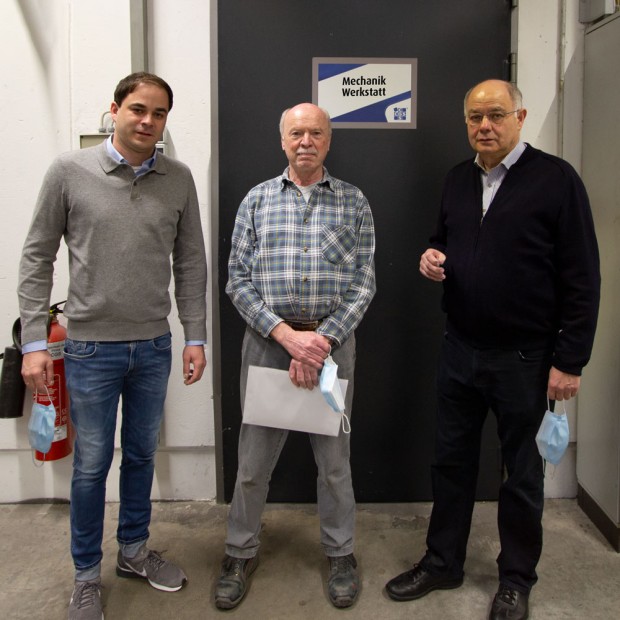 (f.l.t.r.): Christian Geyer, Ludwig Hüttinger (mechanics master), Alfons Geyer